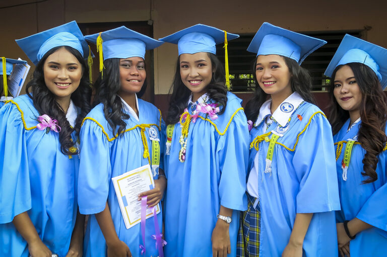 Graduación en Taytay, Filipinas