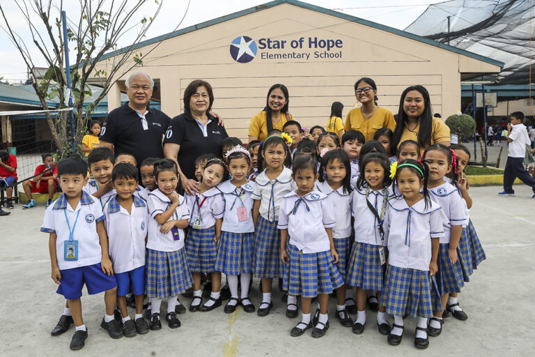 Escuela Primaria en Taytay, Filipinas