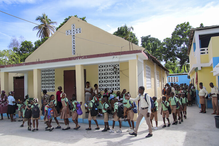 El colegio en Marigot, Haití