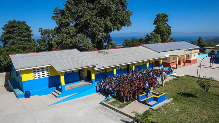 El colegio en Dano, Haití