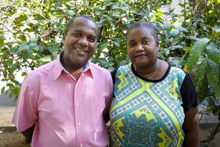 Tony y Myrtha los trabajadores locales en Haití