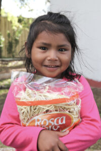 niña en chaco